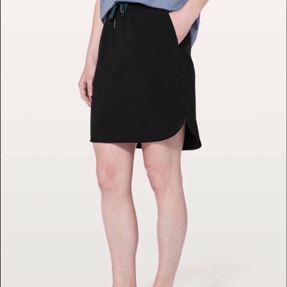 lululemon athletica Dresses & Skirts - Lululemon On The Fly Skirt NEW never worn SZ 6
21"